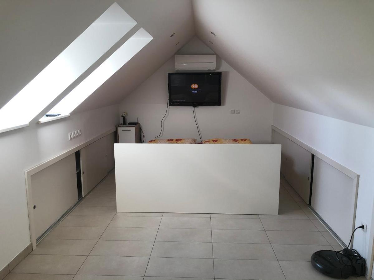 Apartma Ajda Appartamento Kranj Esterno foto