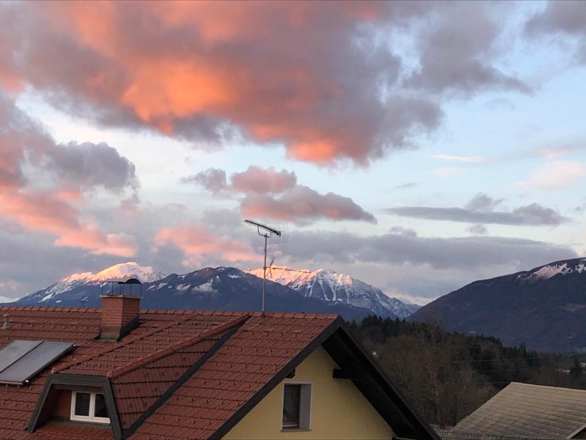 Apartma Ajda Appartamento Kranj Esterno foto